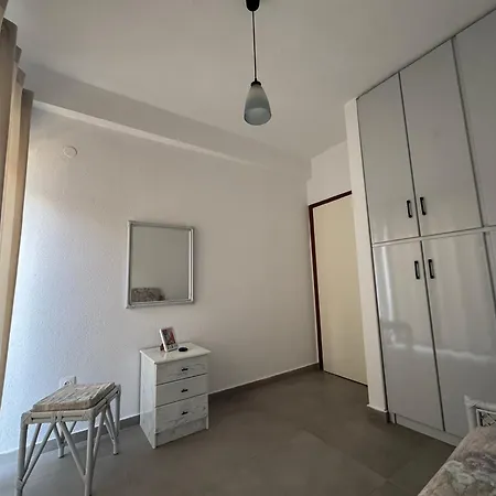 Villakaliba Beachfront House *