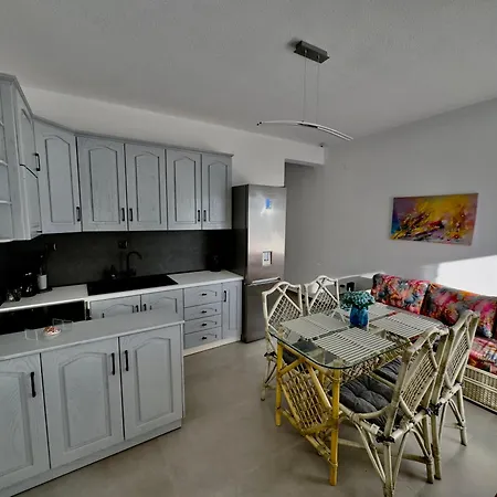 Villakaliba Beachfront House *