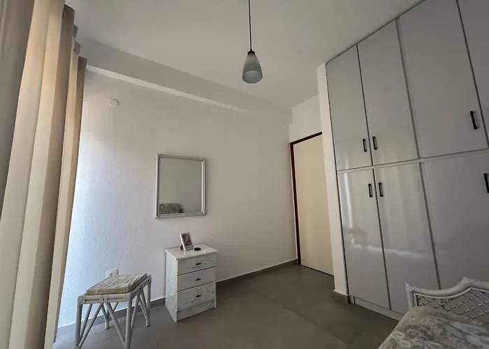 Villakaliba Beachfront House *